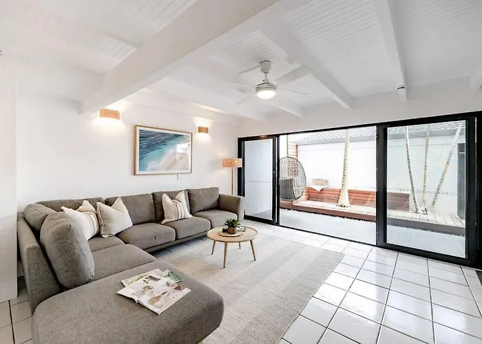 Villa One - Immaculate Townhouse On Noosa Parade