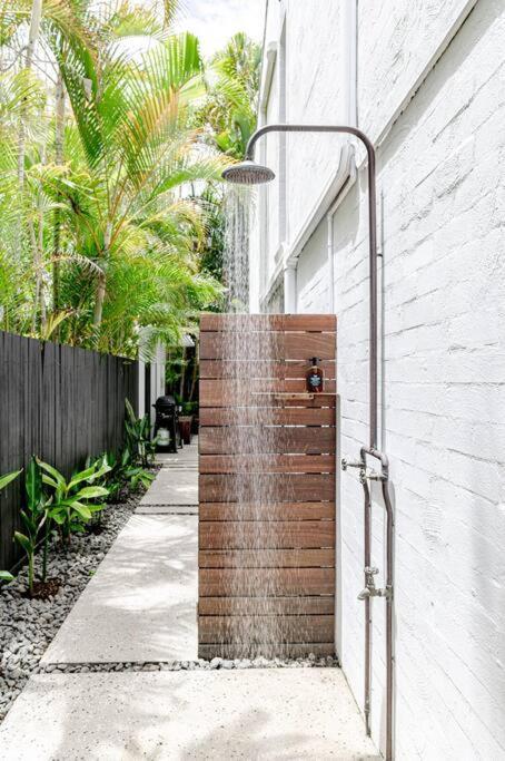 One - Immaculate Townhouse On Parade Apartment