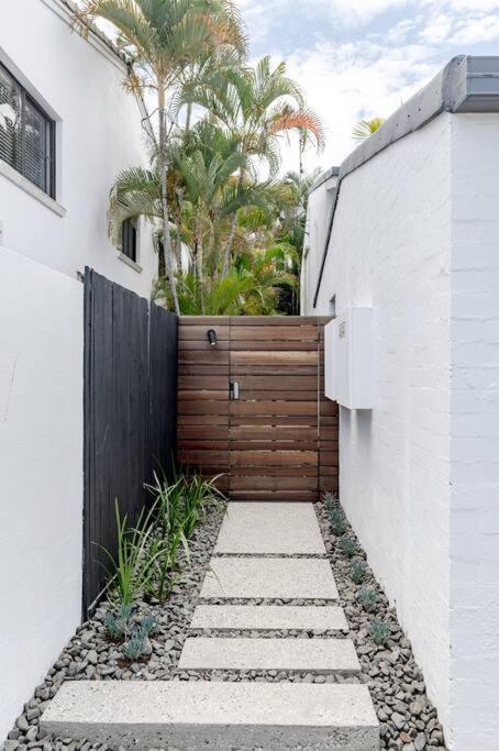 One - Immaculate Townhouse On Parade * Noosa Heads