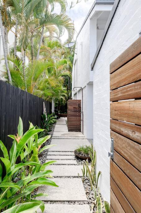 Apartment One - Immaculate Townhouse On Parade Noosa Heads