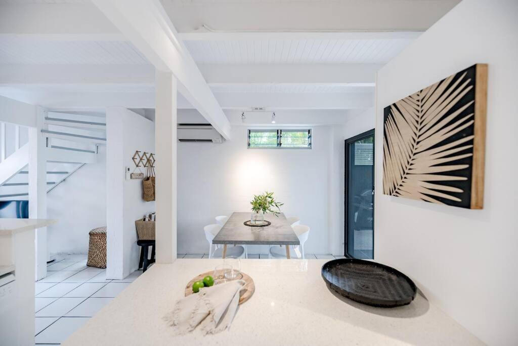 One - Immaculate Townhouse On Parade Noosa Heads