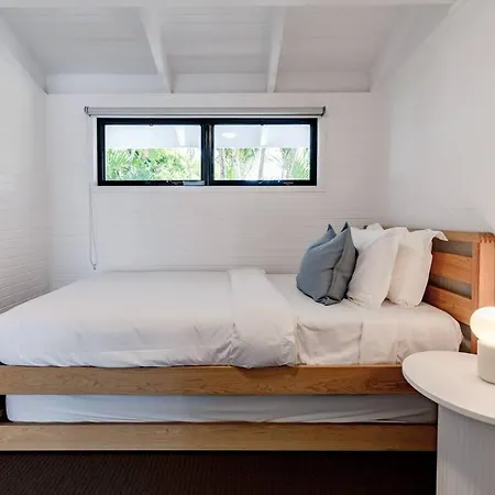 Villa One - Immaculate Townhouse On Noosa Parade Exterior photo
